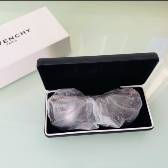 Givenchy Sunglasses - Picture 7 of 9